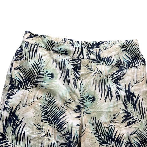 Chico’s Luxe Leaves Linen Saba Capri Pants - Picture 3 of 9